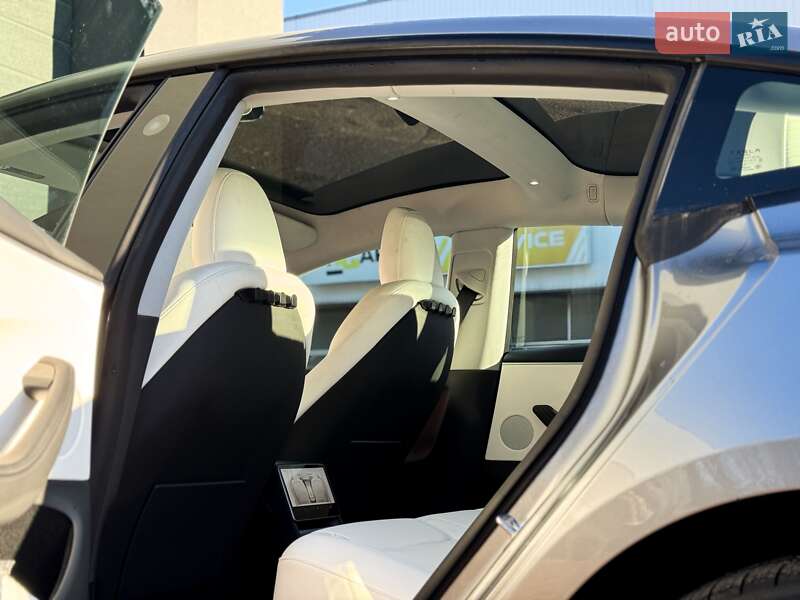 Седан Tesla Model 3 2025 в Киеве фото 15 Седан Tesla Model 3 2025 в Киеве
