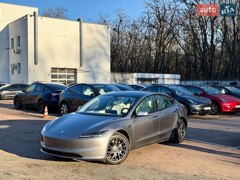 Седан Tesla Model 3 2025 в Киеве фото 2 Седан Tesla Model 3 2025 в Киеве