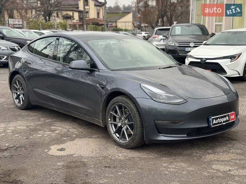Седан Tesla Model 3 2023 в Виннице