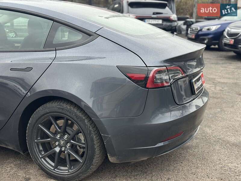 Седан Tesla Model 3 2023 в Виннице