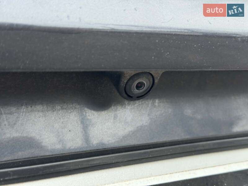 Седан Tesla Model 3 2023 в Виннице