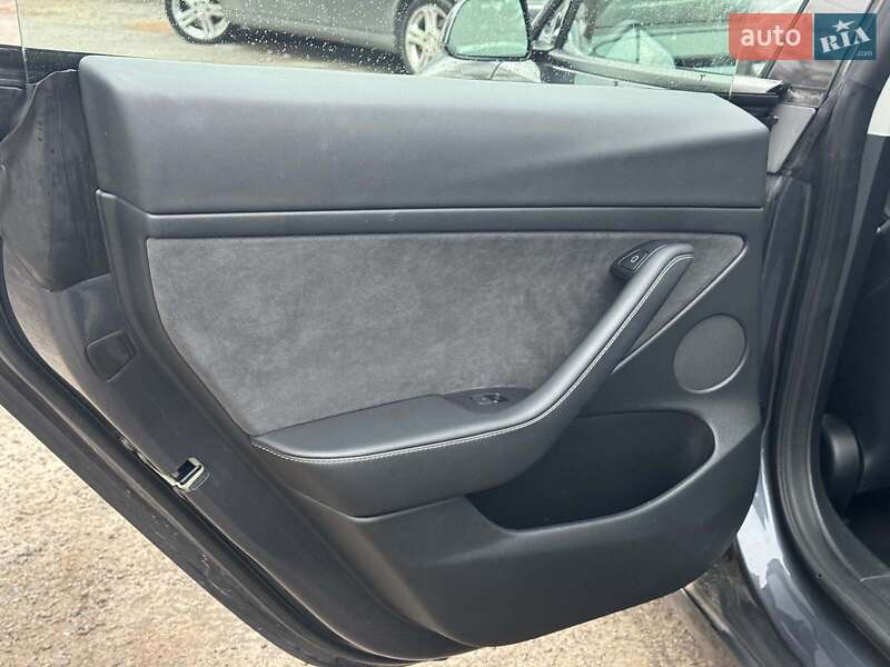 Седан Tesla Model 3 2023 в Виннице