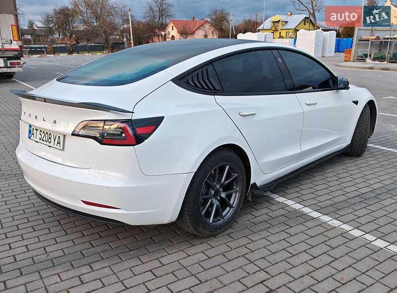 Седан Tesla Model 3 2021 в Коломые