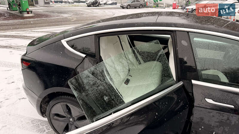 Седан Tesla Model 3 2019 в Киеве фото 32 Седан Tesla Model 3 2019 в Киеве