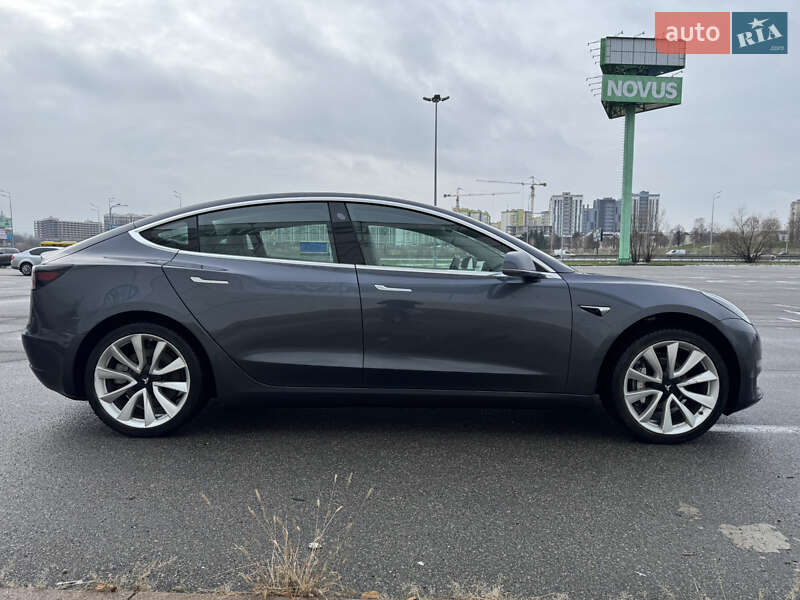 Седан Tesla Model 3 2019 в Києві