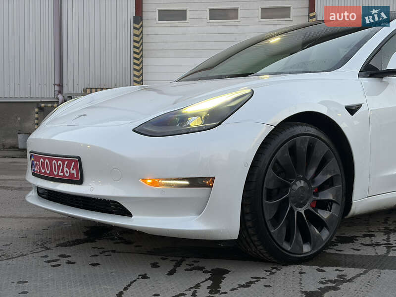 Седан Tesla Model 3 2021 в Львове