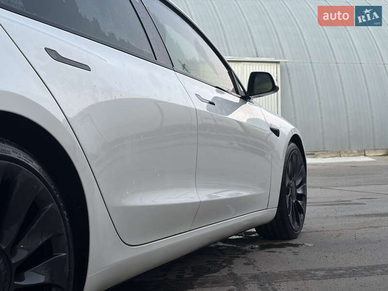 Седан Tesla Model 3 2021 в Львове
