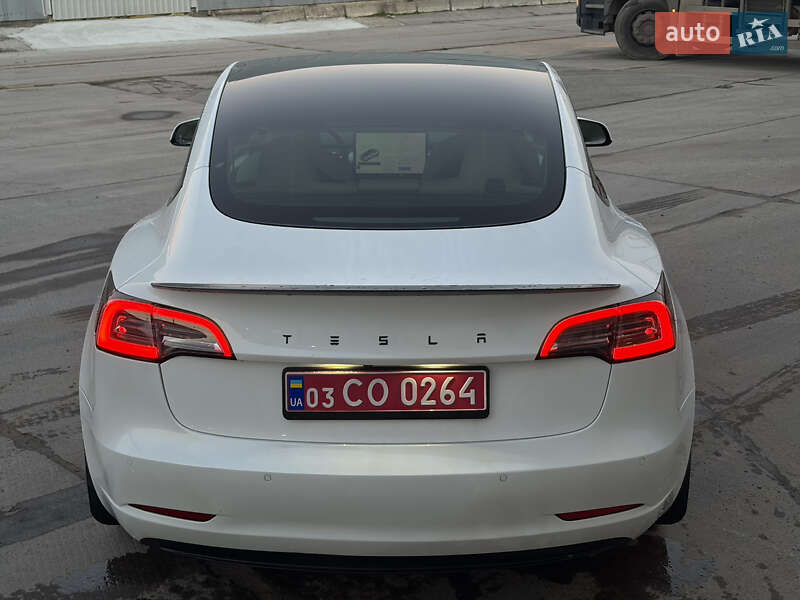 Седан Tesla Model 3 2021 в Львове