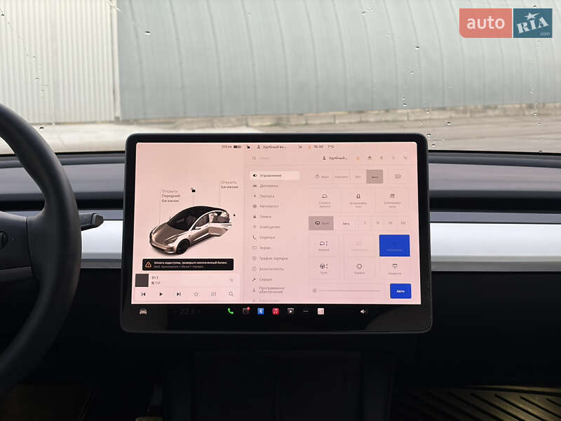 Седан Tesla Model 3 2021 в Львове