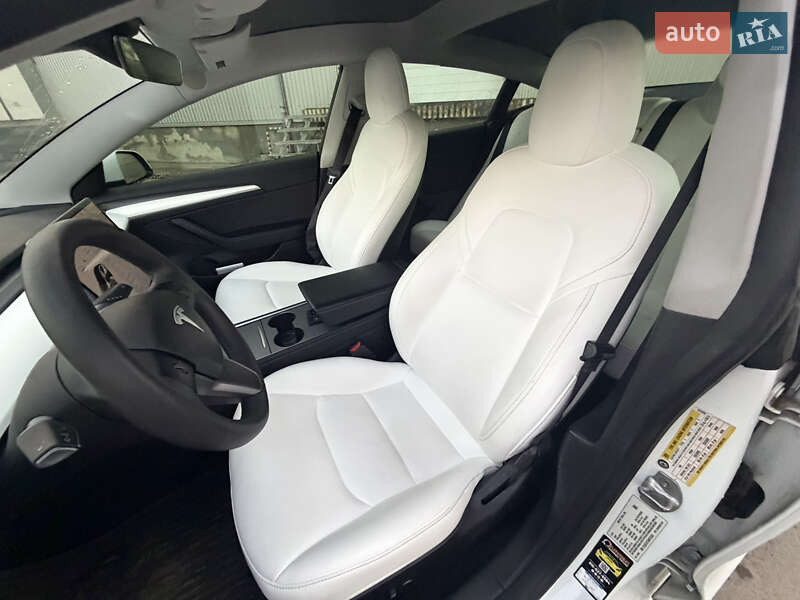 Седан Tesla Model 3 2021 в Львове
