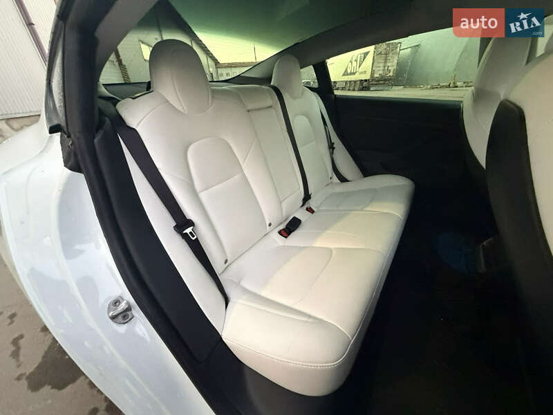 Седан Tesla Model 3 2021 в Львове