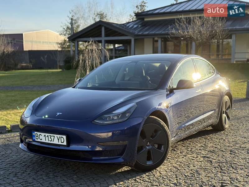 Седан Tesla Model 3 2023 в Львове