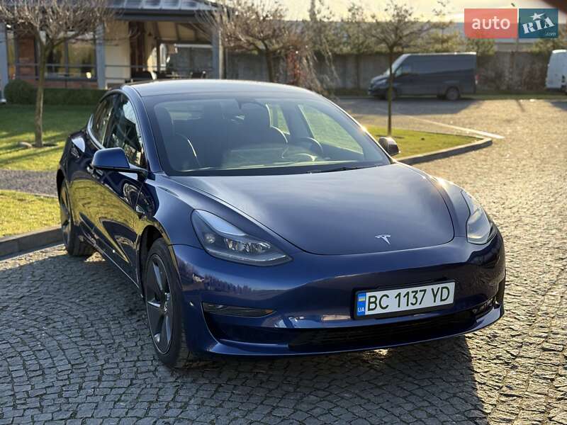 Седан Tesla Model 3 2023 в Львове