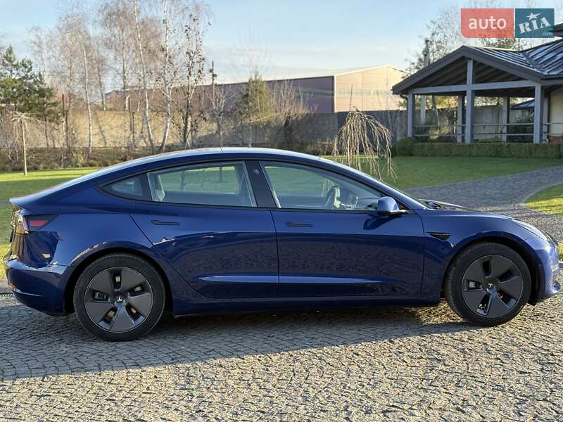 Седан Tesla Model 3 2023 в Львове