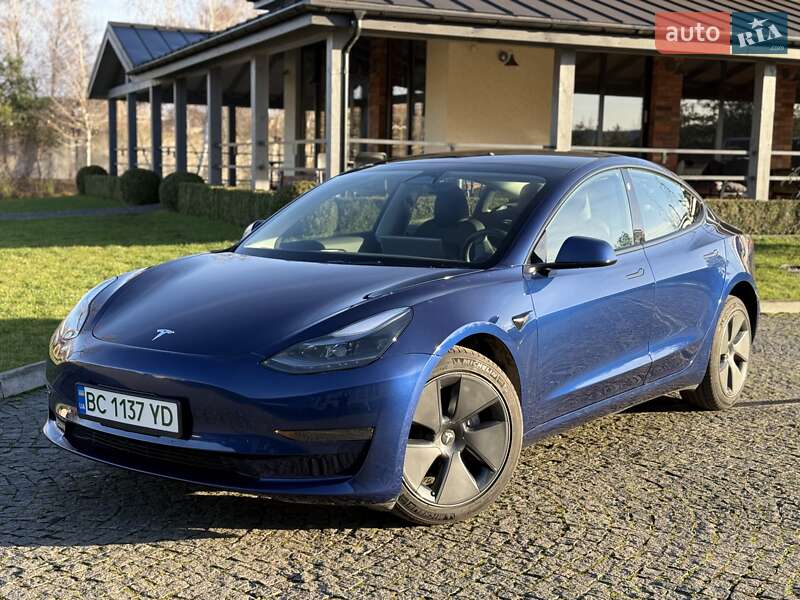 Седан Tesla Model 3 2023 в Львове
