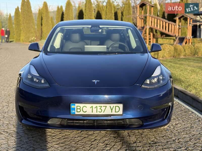 Седан Tesla Model 3 2023 в Львове