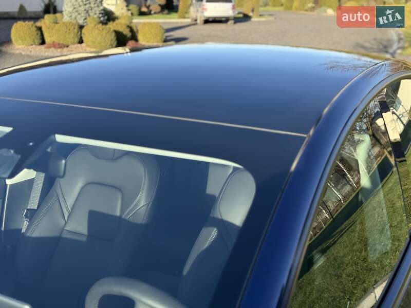 Седан Tesla Model 3 2023 в Львове