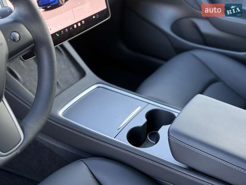Седан Tesla Model 3 2023 в Львове