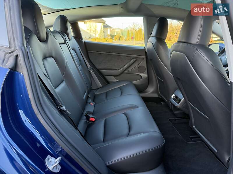Седан Tesla Model 3 2023 в Львове