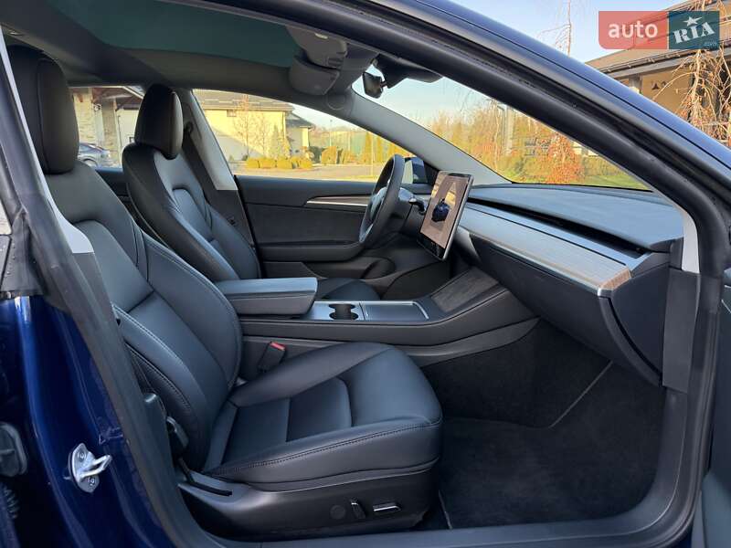 Седан Tesla Model 3 2023 в Львове