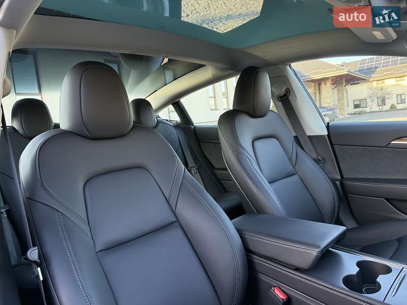 Седан Tesla Model 3 2023 в Львове