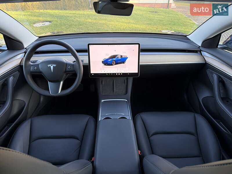 Седан Tesla Model 3 2023 в Львове