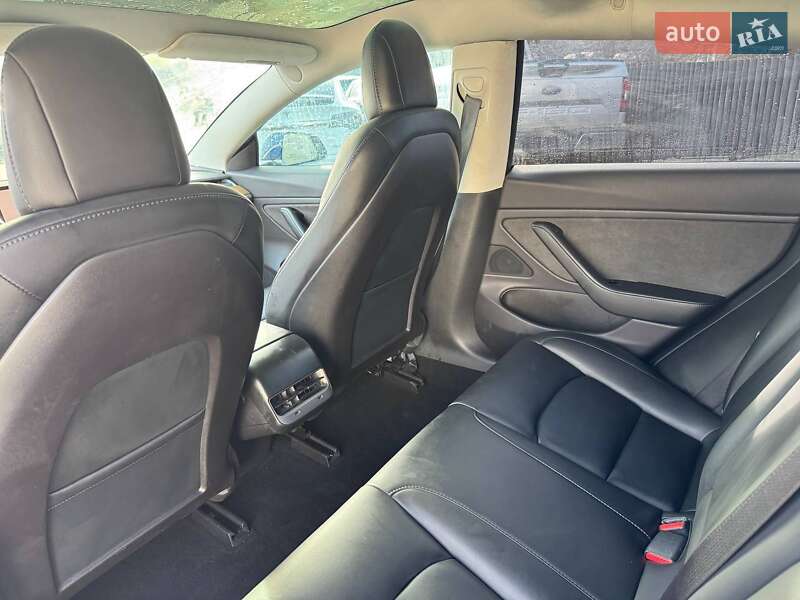 Седан Tesla Model 3 2019 в Луцке