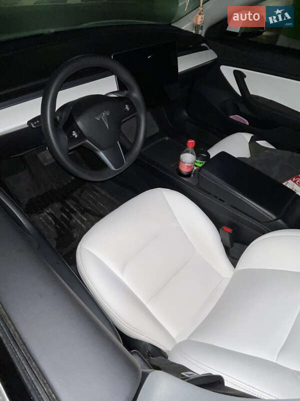 Седан Tesla Model 3 2021 в Киеве