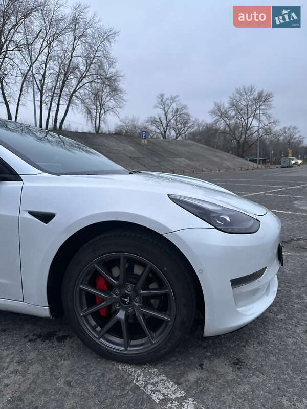 Седан Tesla Model 3 2021 в Киеве