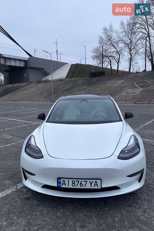 Седан Tesla Model 3 2021 в Киеве
