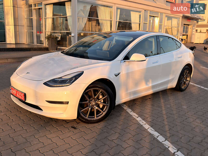 Tesla Model 3 2020