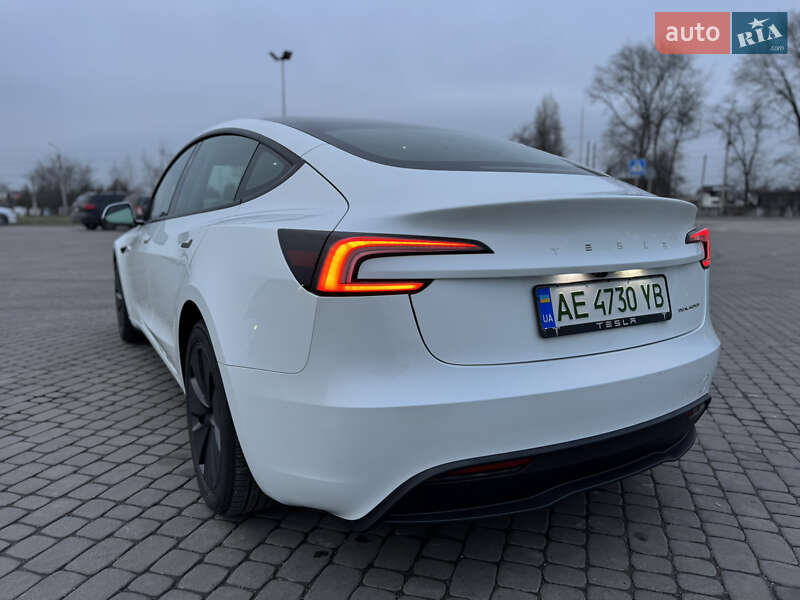 Седан Tesla Model 3 2024 в Дніпрі