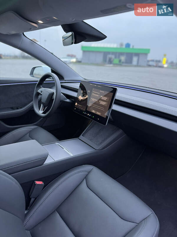 Седан Tesla Model 3 2024 в Дніпрі