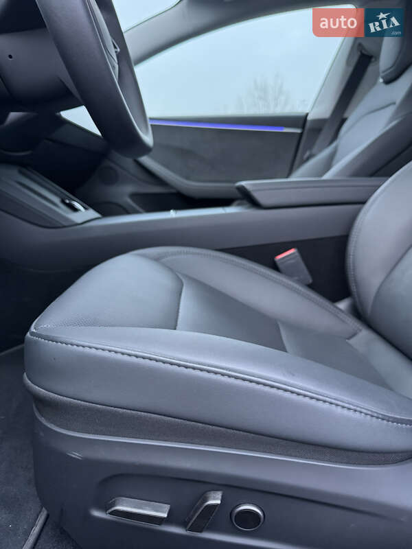 Седан Tesla Model 3 2024 в Дніпрі