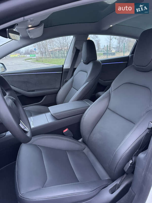 Седан Tesla Model 3 2024 в Дніпрі