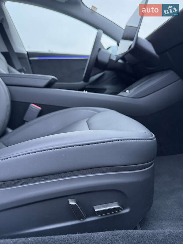 Седан Tesla Model 3 2024 в Дніпрі