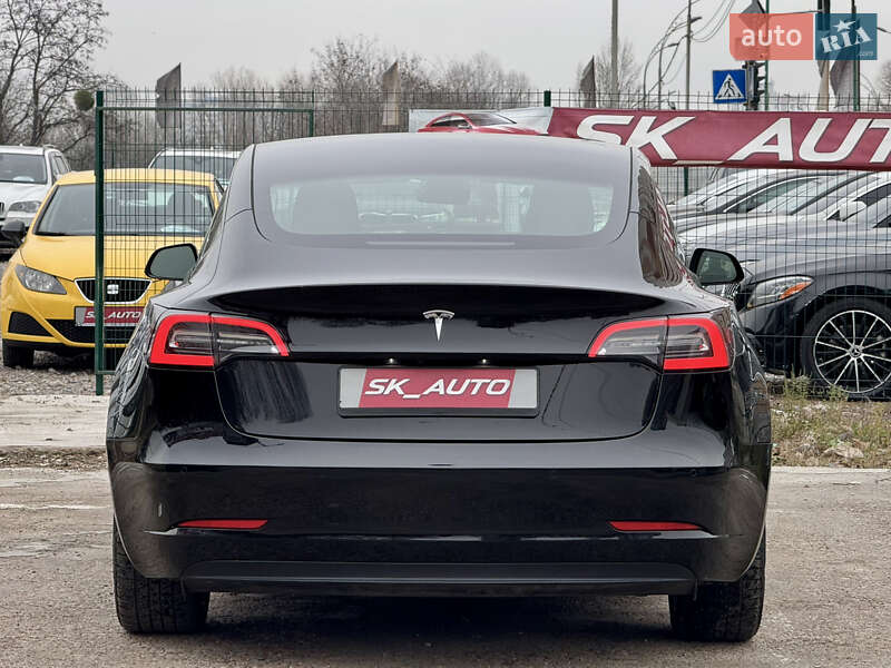 Седан Tesla Model 3 2022 в Киеве