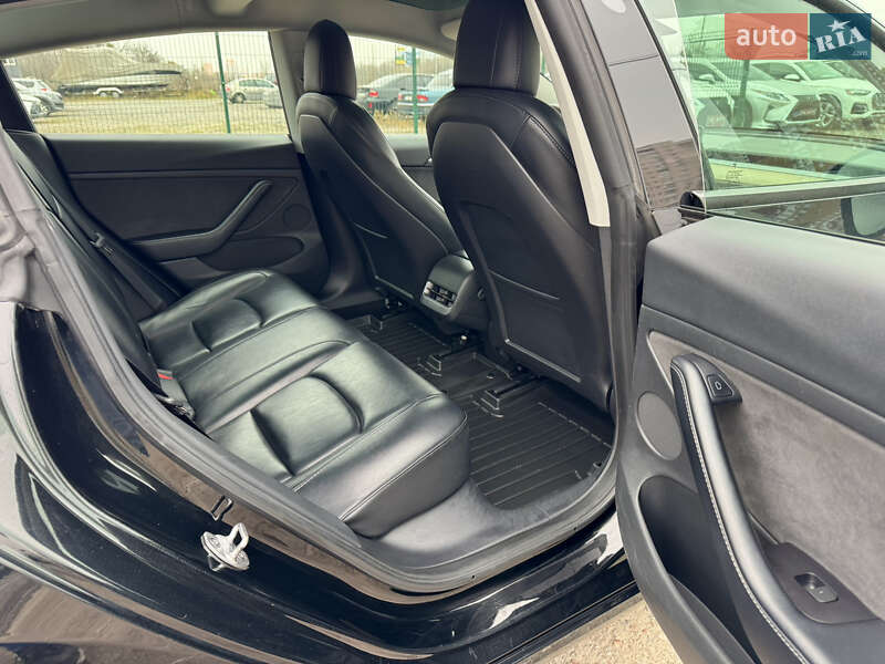 Седан Tesla Model 3 2022 в Киеве