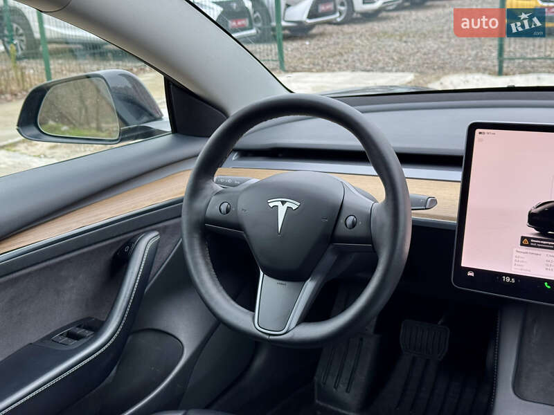 Седан Tesla Model 3 2022 в Киеве