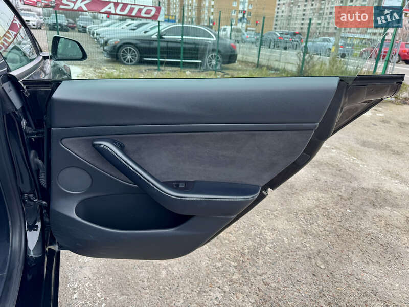 Седан Tesla Model 3 2022 в Киеве