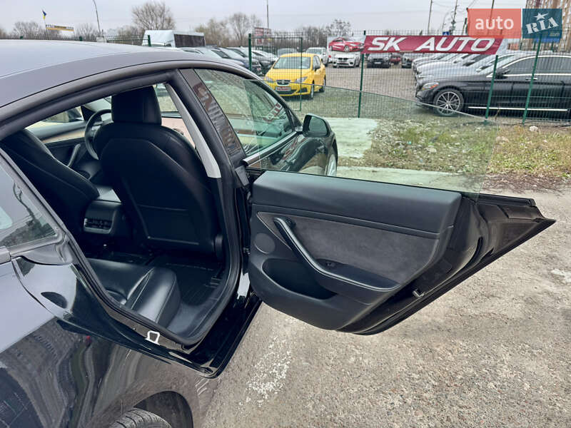 Седан Tesla Model 3 2022 в Киеве