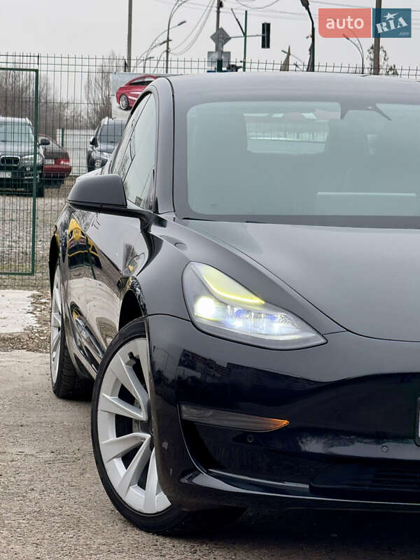 Седан Tesla Model 3 2022 в Киеве