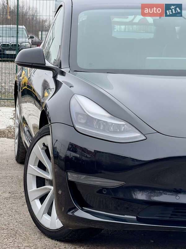 Седан Tesla Model 3 2022 в Киеве