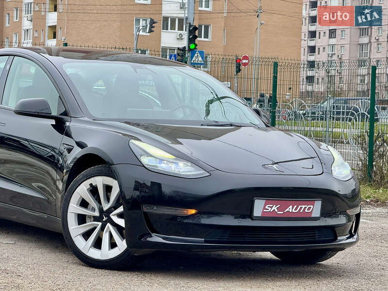 Седан Tesla Model 3 2022 в Киеве
