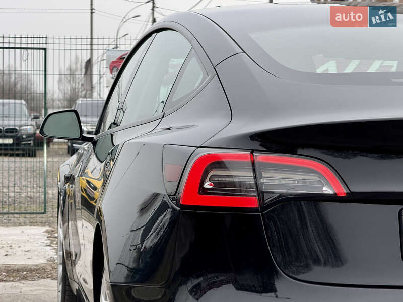 Седан Tesla Model 3 2022 в Киеве