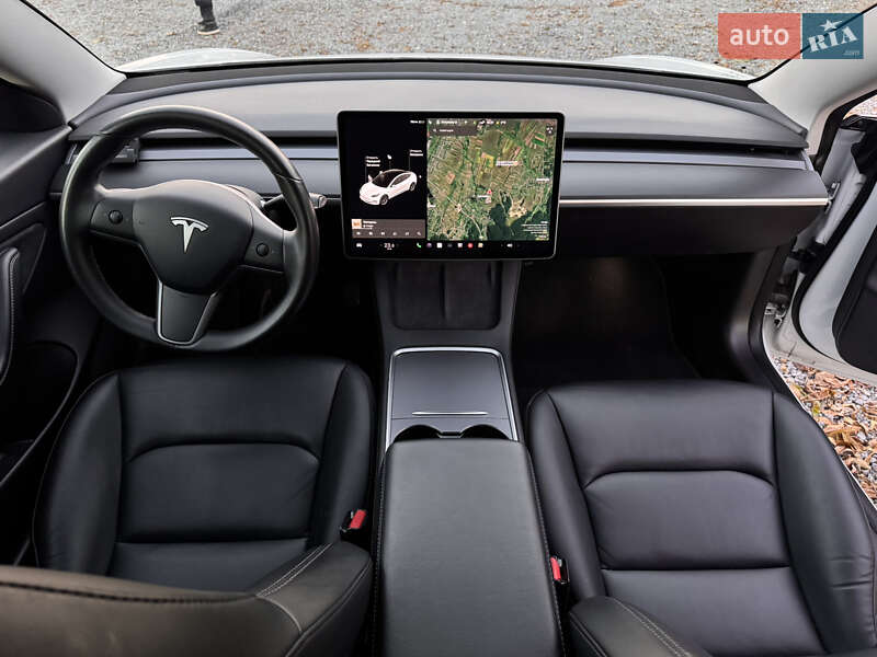 Седан Tesla Model 3 2020 в Львове