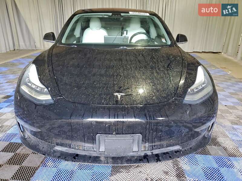 Седан Tesla Model 3 2018 в Львове