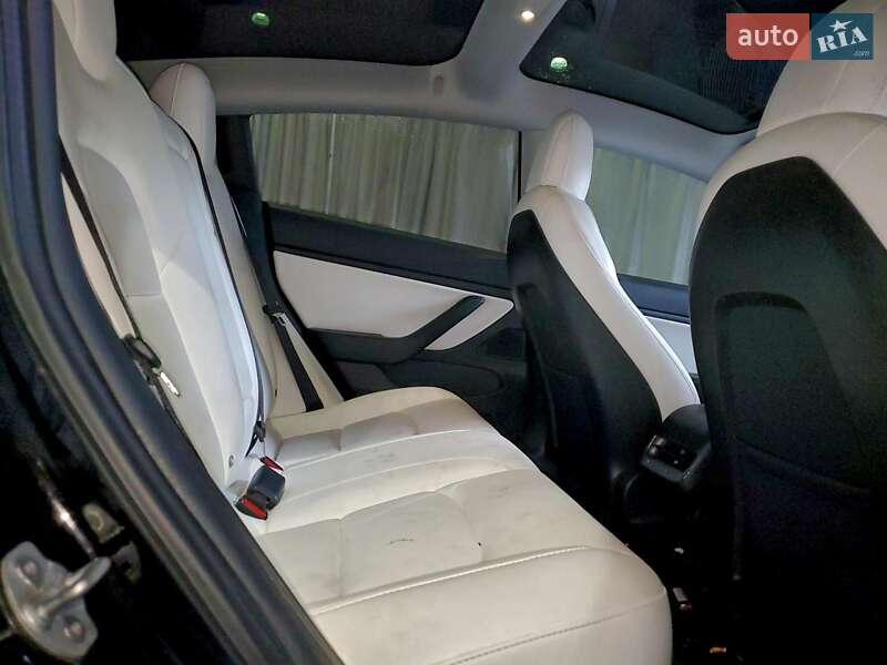 Седан Tesla Model 3 2018 в Львове