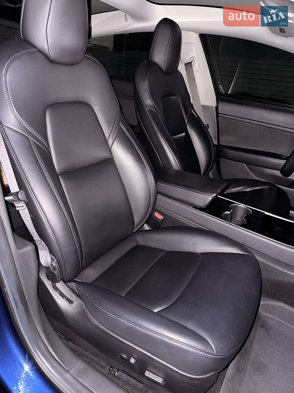 Седан Tesla Model 3 2018 в Ровно