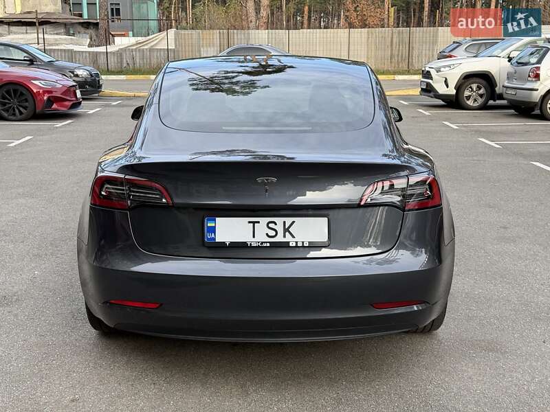 Седан Tesla Model 3 2023 в Киеве